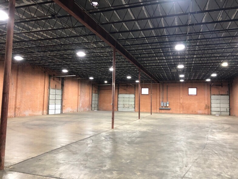 More Photos Of 1110 Paige St, Houston Warehouse For Lease