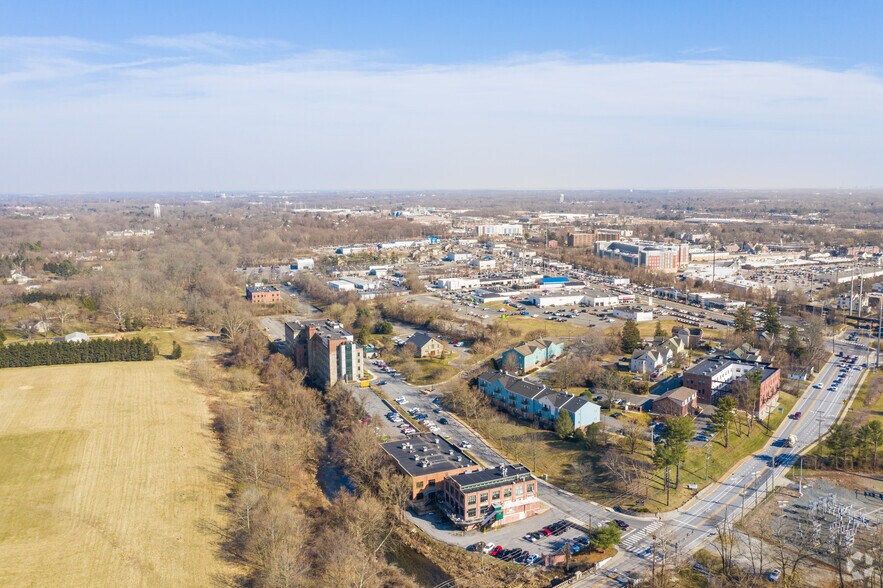 More Photos Of 300 Creek View Rd, Newark Office For Lease