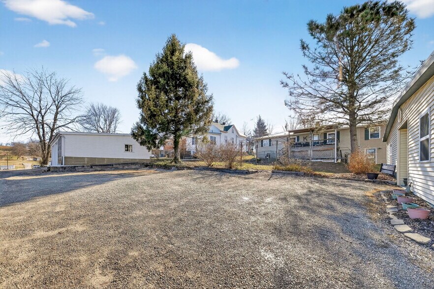 More Photos Of 1011 Market St, Hermann General Retail For Sale