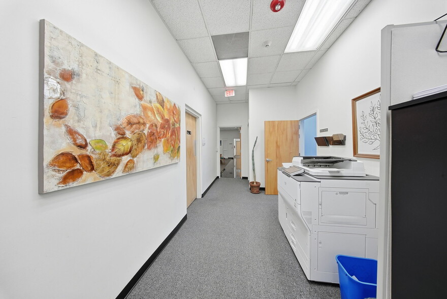 More Photos Of 70 Pleasant Hill Rd, New Windsor Township Office For Sale