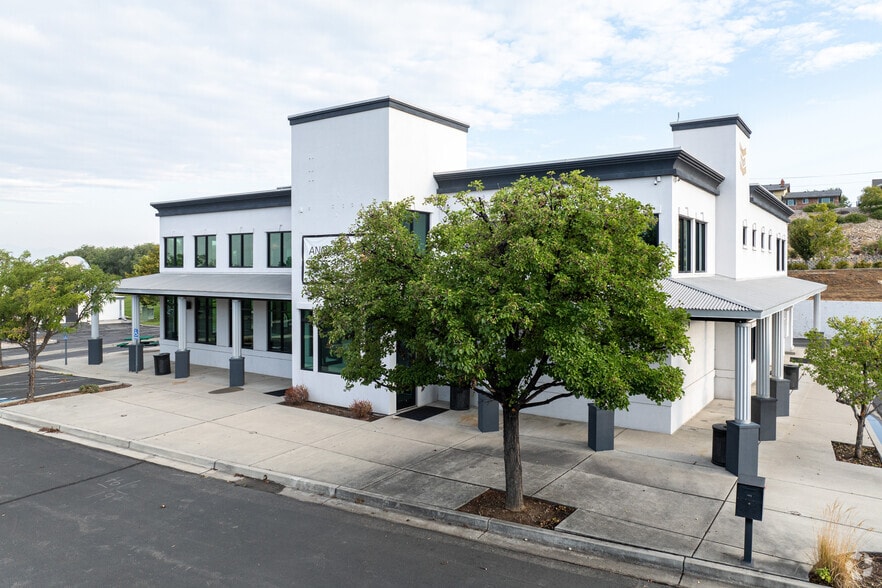 More Photos Of 495 W University Pky, Orem Storefront Retail Office For Lease