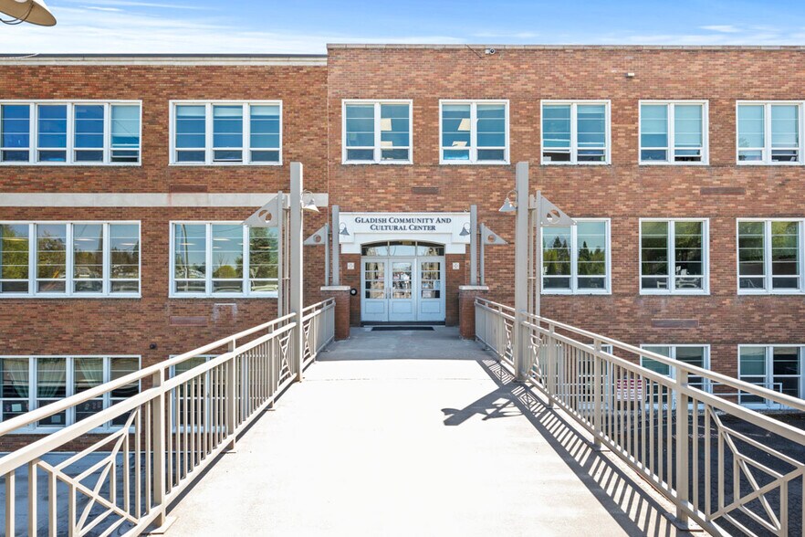 More Photos Of 115 NW State St, Pullman Loft Creative Space For Sale