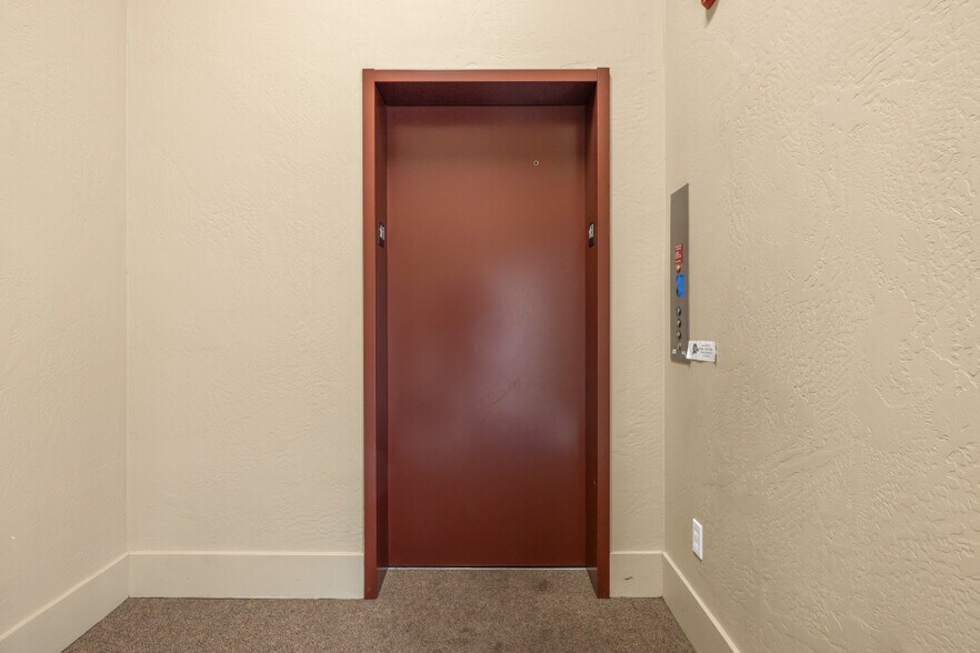 More Photos Of 125 S 6th St, Klamath Falls Flex For Sale