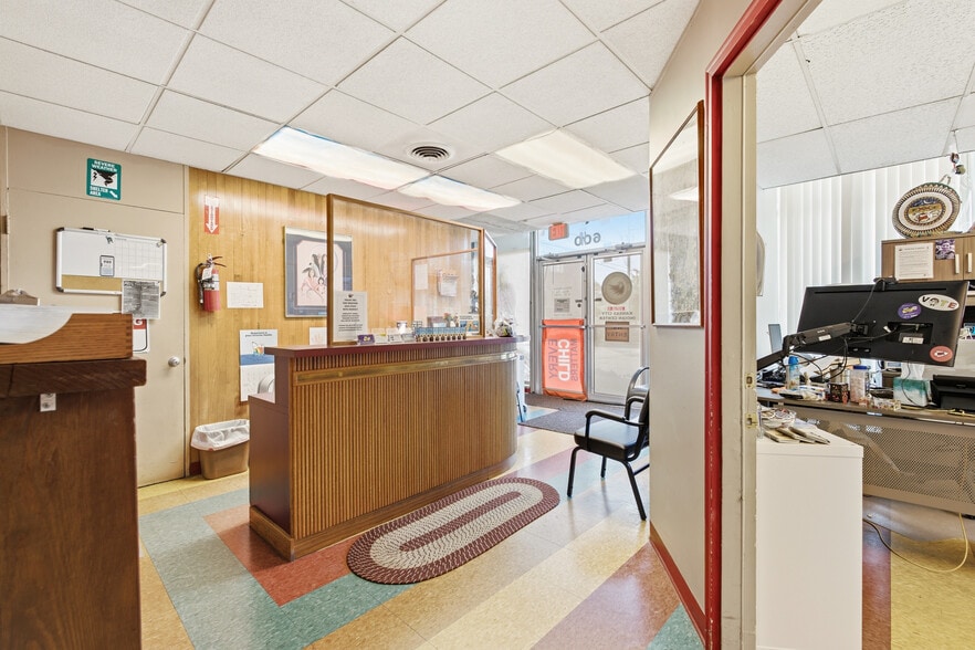 More Photos Of 600 W 39th St, Kansas City Office For Sale