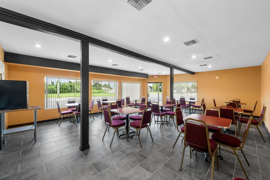 More Photos Of 2900 E 5th St, Panama City Restaurant For Sale