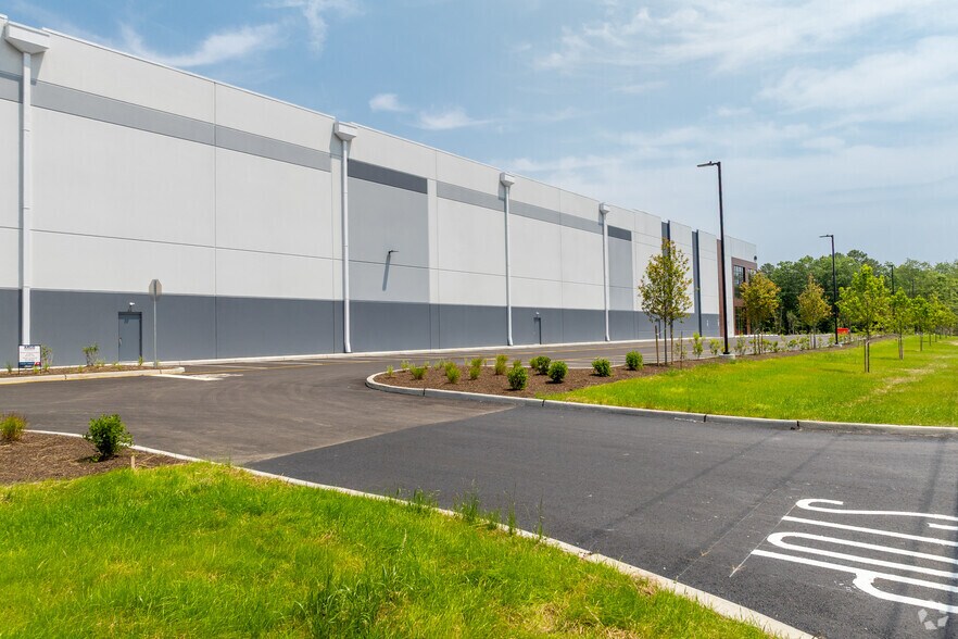 More Photos Of 620 W Commodore Boulevard, Jackson Distribution For Lease