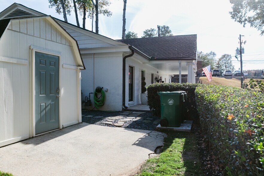 More Photos Of 1513 Oak Grove Rd, Decatur Office For Sale