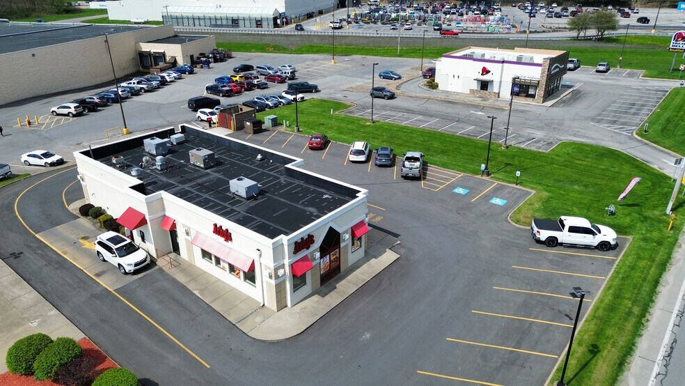 More Photos Of 15-49 Pine Grove Sq, Grove City Unknown For Lease