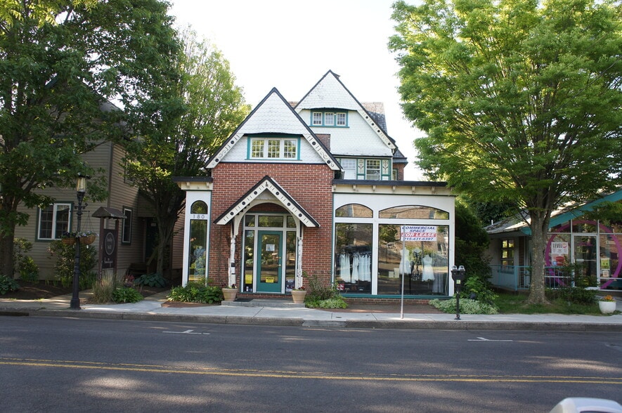 More Photos Of 180 W State St, Doylestown Freestanding For Lease