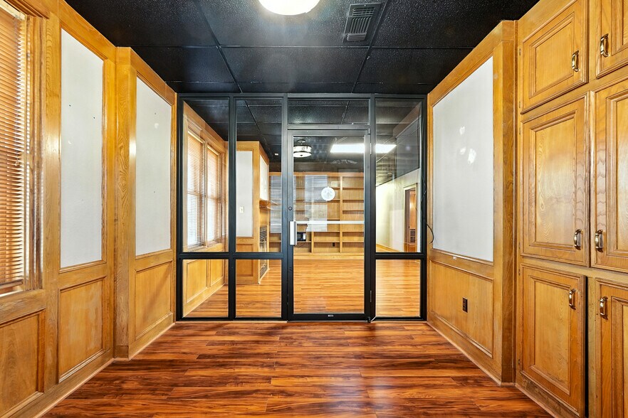 More Photos Of 441 Butternut St, Abilene Office For Sale