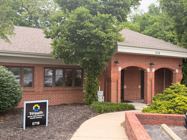 Primary Photo Of 5714-5724 Signal Hill Ct, Milford Medical For Sale