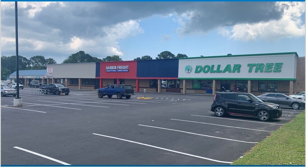Primary Photo Of 7316 Market St, Wilmington Storefront For Lease