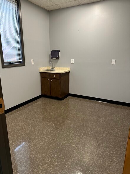 More Photos Of 8180 Dream St, Florence Office For Lease