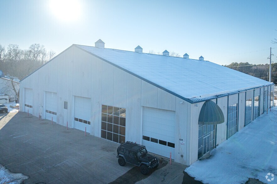 More Photos Of 225 Hess Rd, Grasonville Light Distribution For Sale