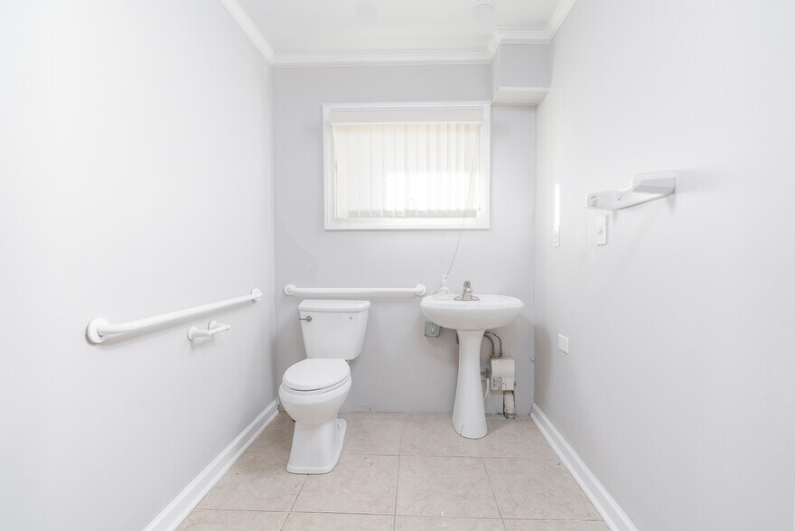 More Photos Of 3136 Clairmont Rd NE, Brookhaven Medical For Sale