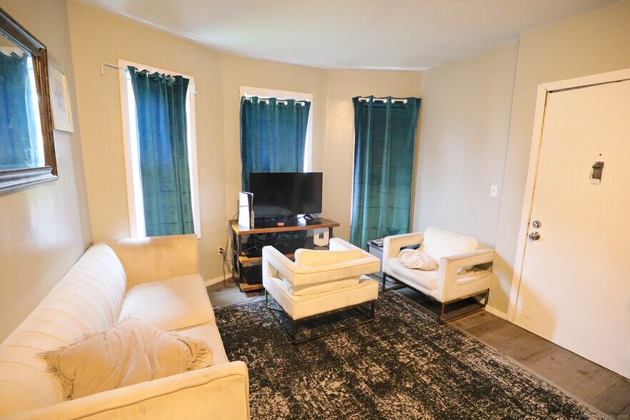 More Photos Of 300 Garden St, Hartford Apartments For Sale