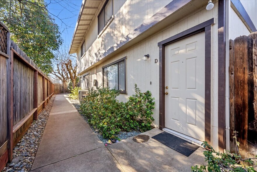 More Photos Of 3337 La Canada Dr, Cameron Park Apartments For Sale