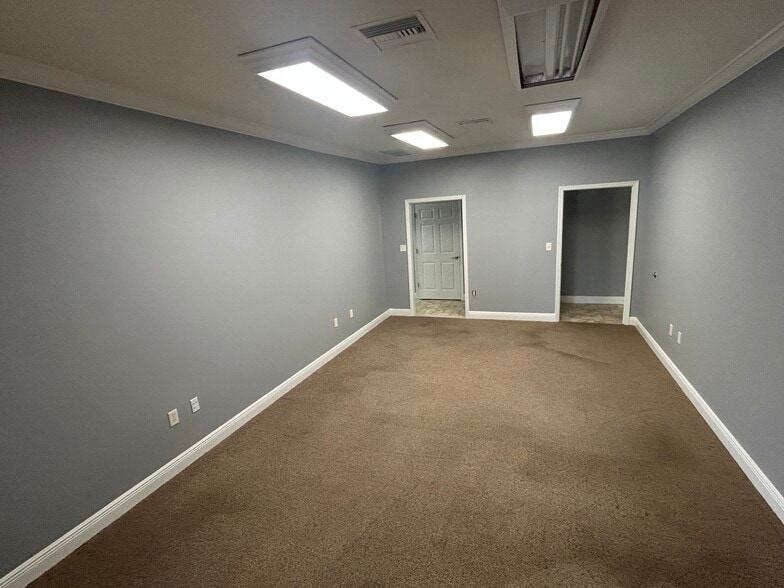More Photos Of 565 S Hercules Ave, Clearwater Office For Sale
