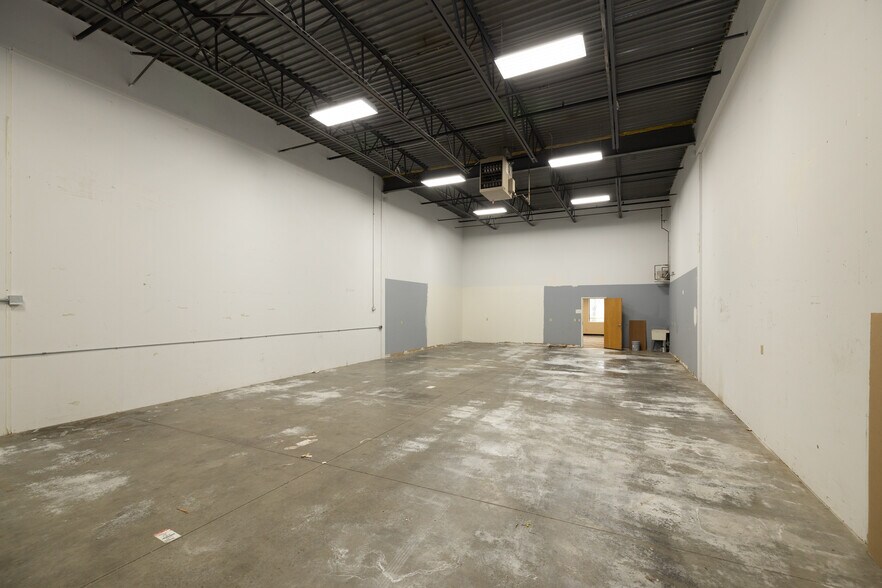 More Photos Of 21021 Heron Way, Lakeville Light Manufacturing For Lease