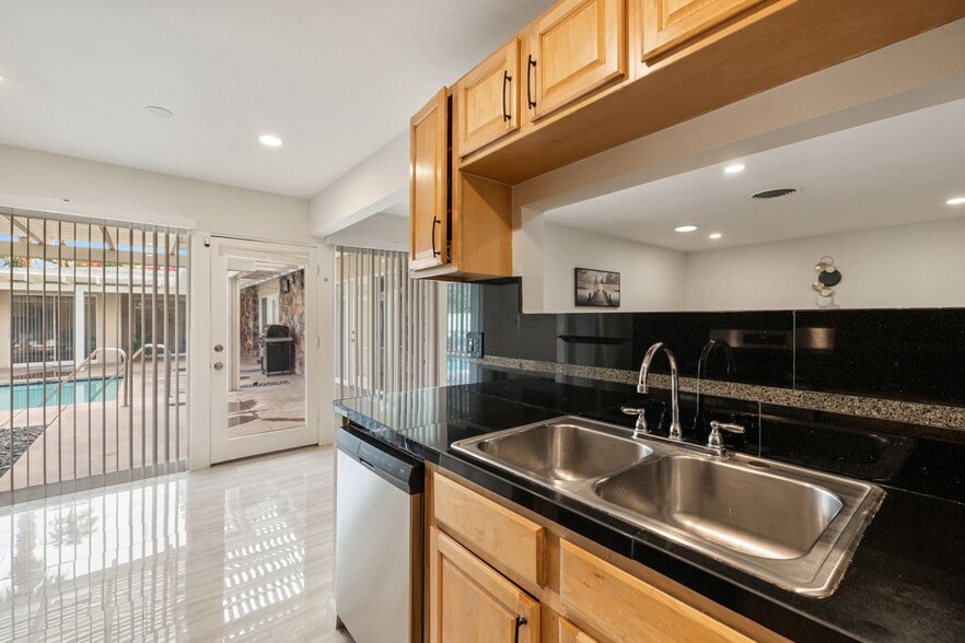 More Photos Of 1425 S Via Soledad, Palm Springs Apartments For Sale