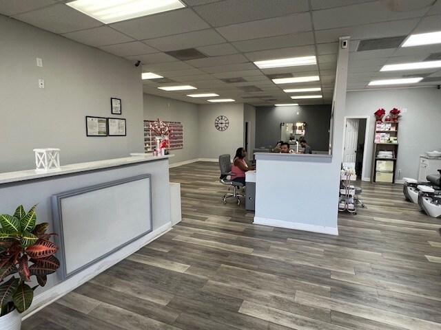 More Photos Of 4410 W Hillsborough Ave, Tampa Storefront Retail Office For Lease
