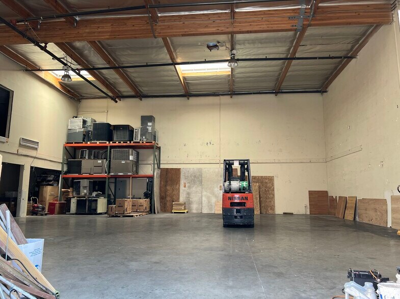 More Photos Of 12335 Denholm Dr, El Monte Warehouse For Lease