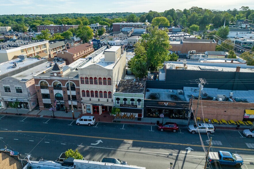 More Photos Of 8 Wall St, Huntington Restaurant For Sale