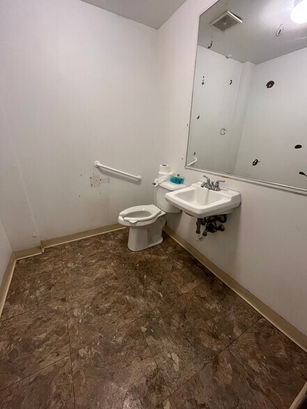 More Photos Of 5000-5014 W Madison St, Chicago Apartments For Lease