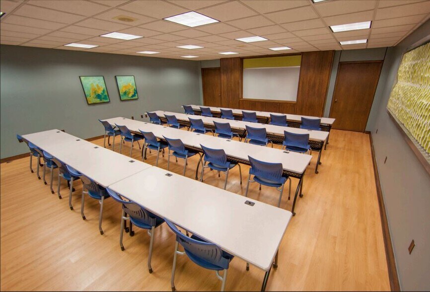 More Photos Of 1023 Main St, Conway Bank For Lease