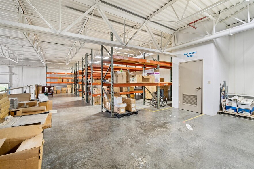 More Photos Of 2101 O'Neil Rd, Hudson Warehouse For Lease