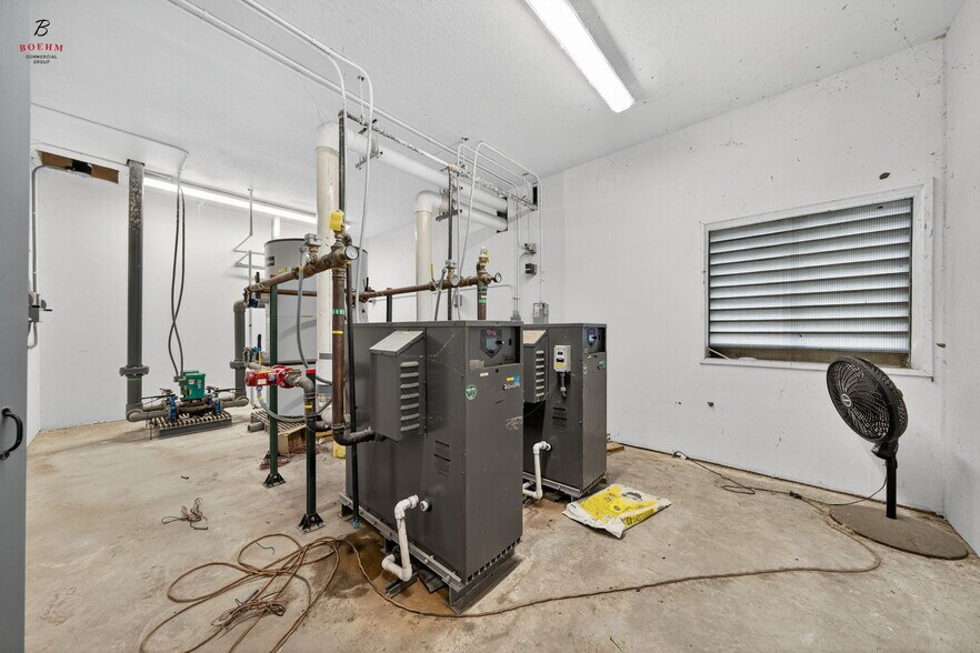 More Photos Of 833 County Road 583, La Coste Research And Development For Sale