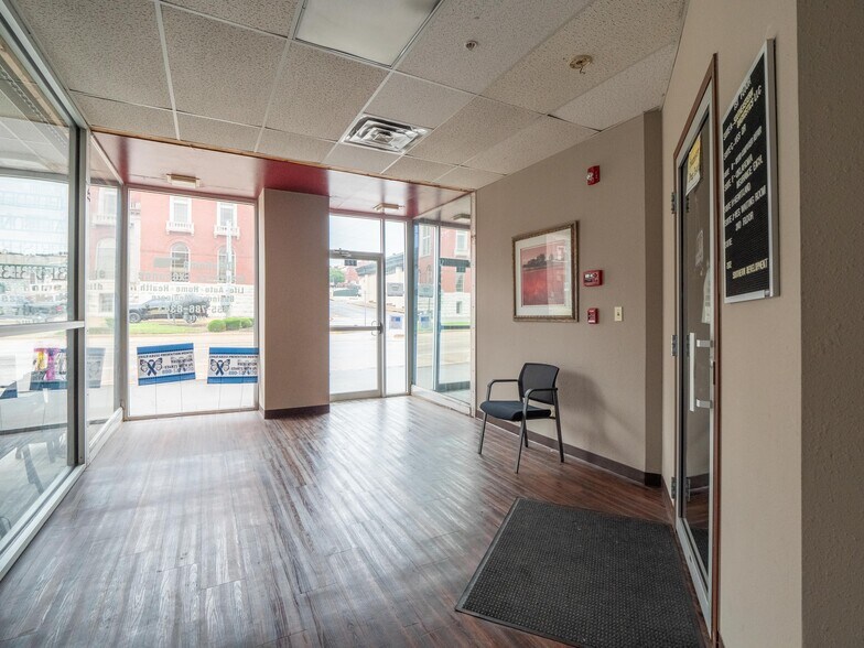 More Photos Of 122 E Carl Albert Pky, Mcalester Office For Sale