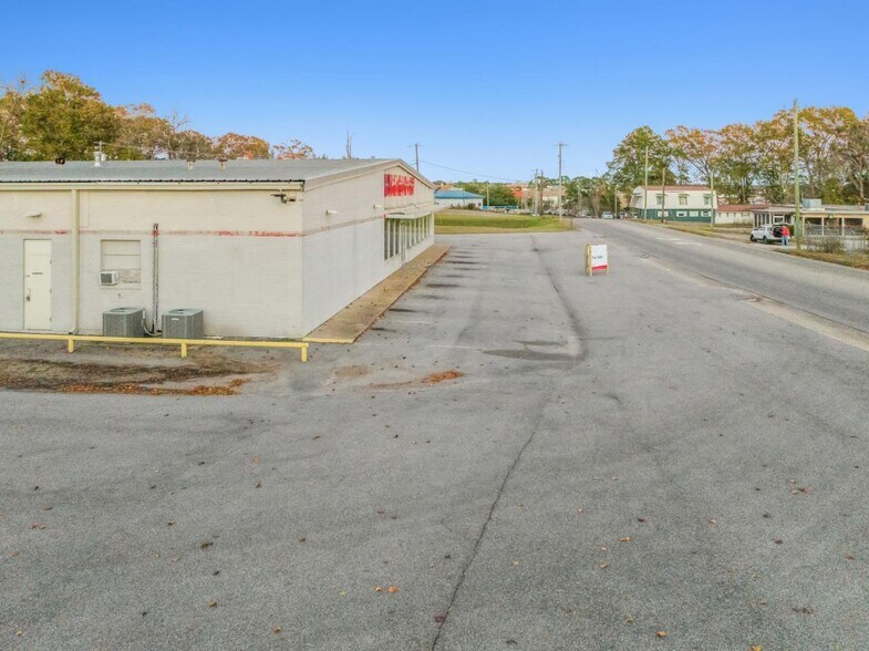 More Photos Of 1021 Rogers St, Laurel Freestanding For Sale