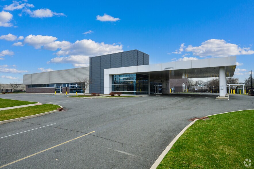 Primary Photo Of 290 Veterans Blvd, Rutherford Warehouse For Lease