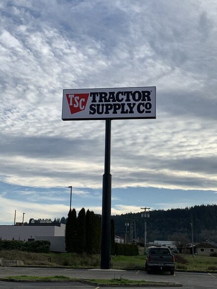 More Photos Of 328-338 Dakota St, Sutherlin General Retail For Lease