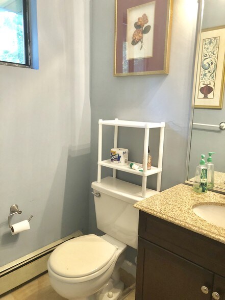 More Photos Of 870 W Jericho Tpke, Huntington Office For Sale