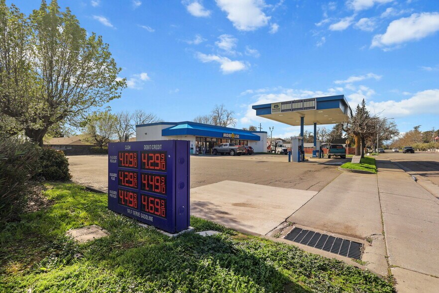 More Photos Of 1715 Walnut St, Red Bluff Service Station For Sale