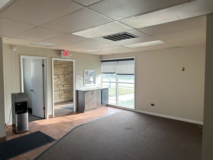 More Photos Of 1500 Jarvis Ave, Elk Grove Village Warehouse For Lease