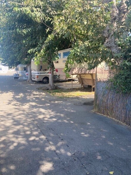 More Photos Of 123 W McCord Ave, Bakersfield Manufactured Housing Mobile Home Park For Sale