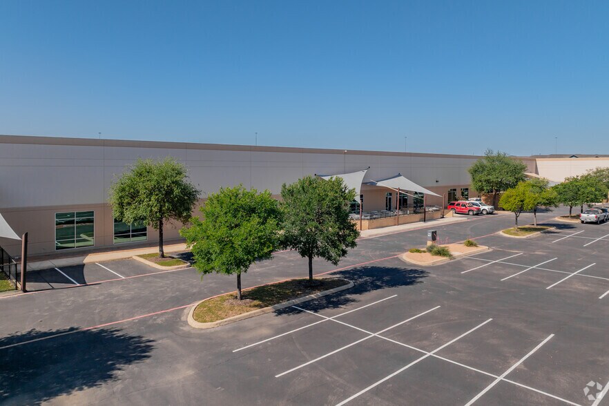 More Photos Of 654 Richland Hills Dr, San Antonio Office For Sale