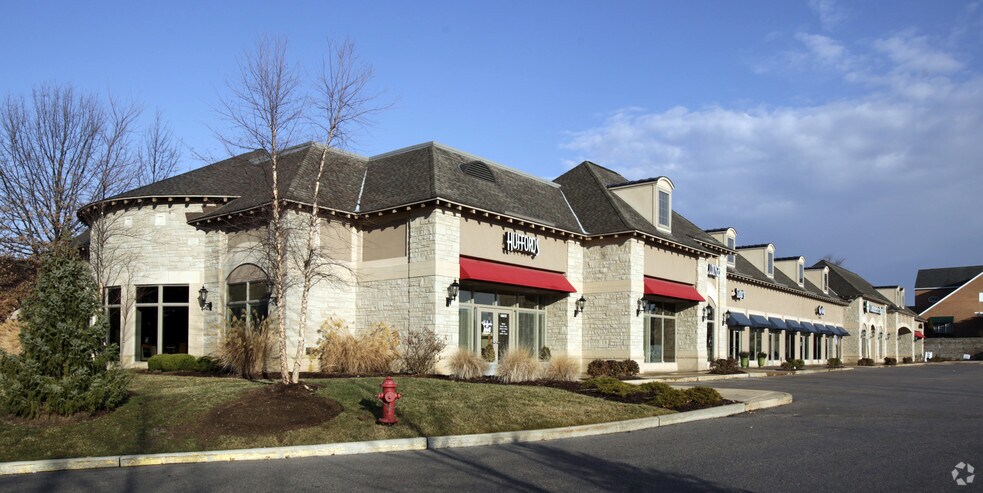 More Photos Of 10413-10433 Clayton Rd, Frontenac General Retail For Lease