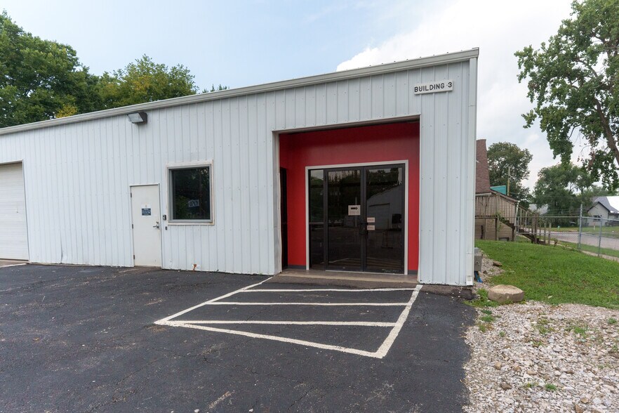 More Photos Of 722 Ketcham St, Indianapolis Warehouse For Sale