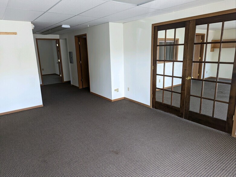 More Photos Of 8421 University Ave, Clive Office Residential For Lease