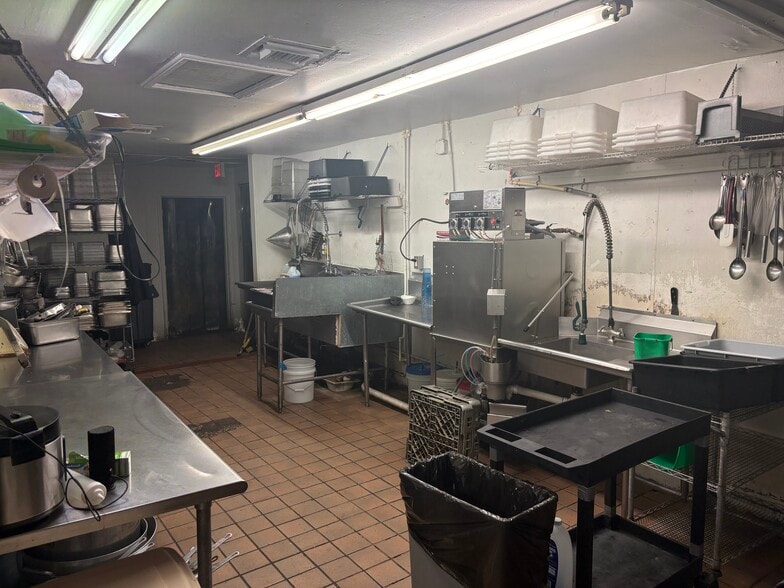 More Photos Of 925 N Semoran Blvd, Orlando Restaurant For Lease