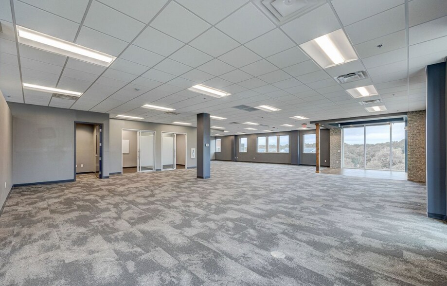More Photos Of 6740 Rock Spring Rd, Wilmington Office For Lease