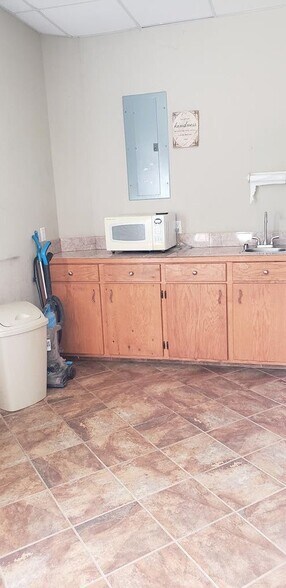More Photos Of 616 S Broadway St, Mccomb Freestanding For Sale