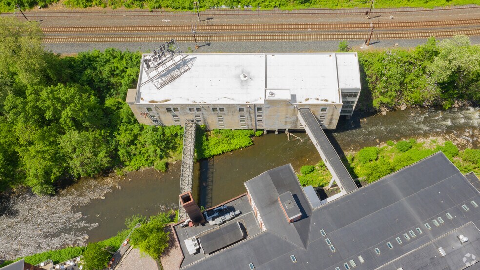 More Photos Of 3000 Falls Rd, Baltimore Office For Lease