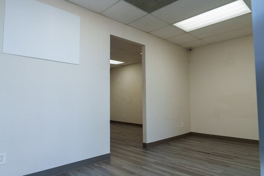More Photos Of 7754 Arjons Dr, San Diego Manufacturing For Lease