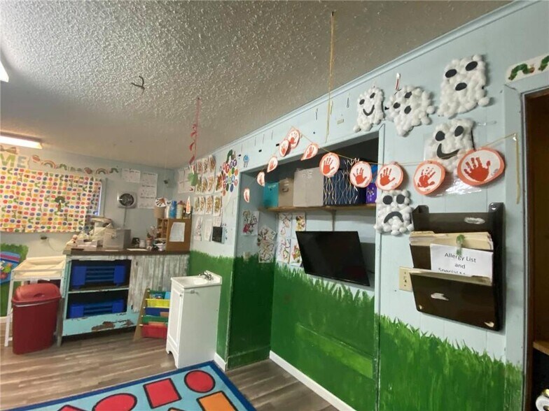 More Photos Of 130 Charter Oak Dr, Canyon Lake Daycare Center For Lease