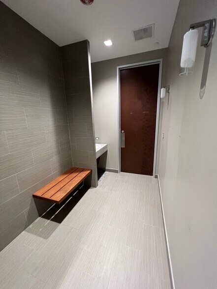 More Photos Of 5920 William Cannon Dr, Austin Medical For Sale